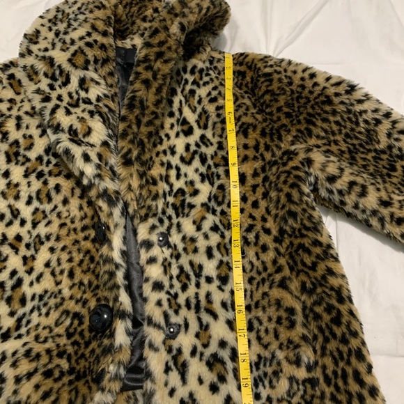 π€© HP- Faux fur cheetah jacket π€© - Picture 4 of 11
